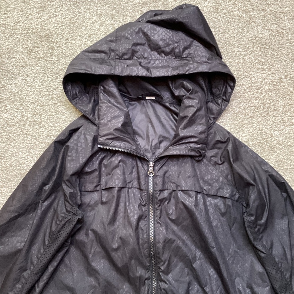Lululemon Miss Misty Jacket II Desert Snake Embossed Black Rain Coat Hooded XS - Picture 8 of 16